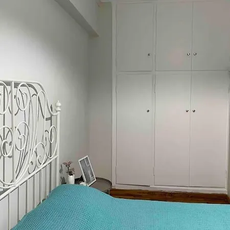 Bauhaus Studio-semi Basement Apartment *